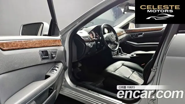 MERCEDES BENZ E-Classe W212 E200 CGI 2011 — photo 12 sur 20