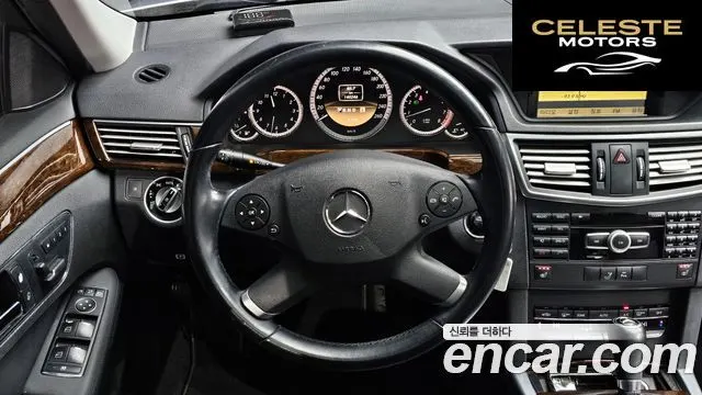 MERCEDES BENZ E-Classe W212 E200 CGI 2011 — photo 15 sur 20