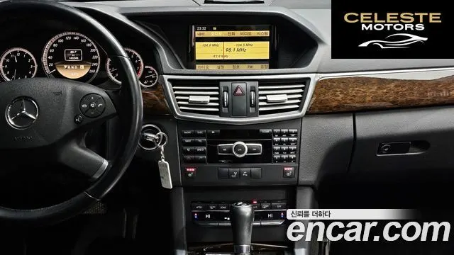 MERCEDES BENZ E-Classe W212 E200 CGI 2011 — photo 16 sur 20