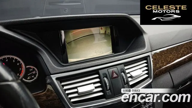 MERCEDES BENZ E-Classe W212 E200 CGI 2011 — photo 17 sur 20