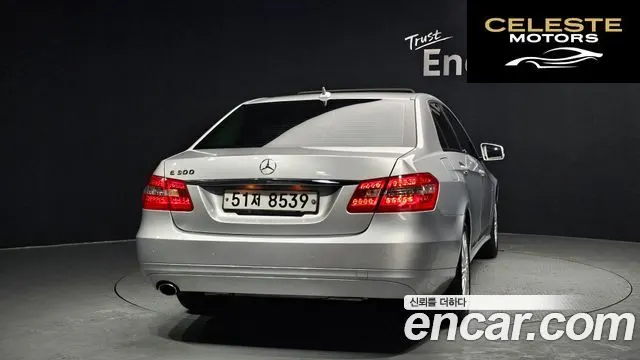 MERCEDES BENZ E-Classe W212 E200 CGI 2011 — photo 4 sur 20