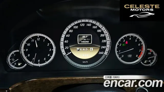 MERCEDES BENZ E-Classe W212 E200 CGI 2011 — photo 8 sur 20