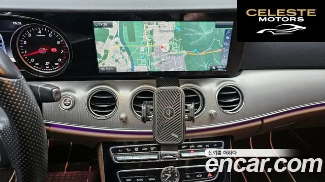 MERCEDES BENZ E-Classe W213 E200 Avantgarde 2017 — photo 14 sur 26