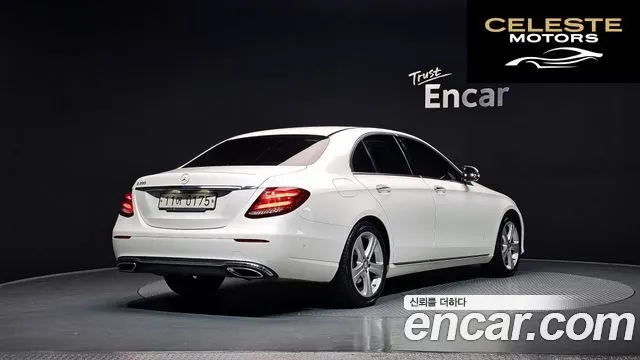 MERCEDES BENZ E-Classe W213 E200 Avantgarde 2017 — photo 2 sur 26