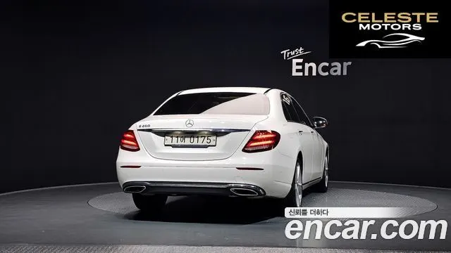 MERCEDES BENZ E-Classe W213 E200 Avantgarde 2017 — photo 4 sur 26