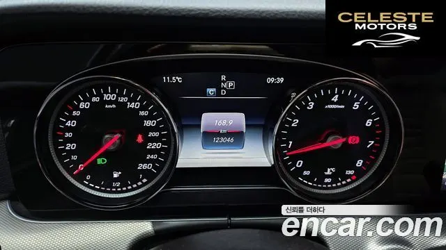 MERCEDES BENZ E-Classe W213 E200 Avantgarde 2017 — photo 8 sur 26