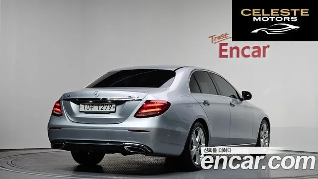 MERCEDES BENZ E-Classe W213 E200 Avantgarde 2017 — photo 2 sur 20