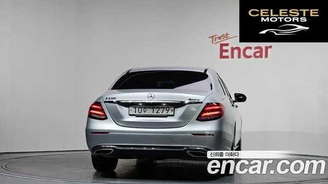 MERCEDES BENZ E-Classe W213 E200 Avantgarde 2017 — photo 4 sur 20