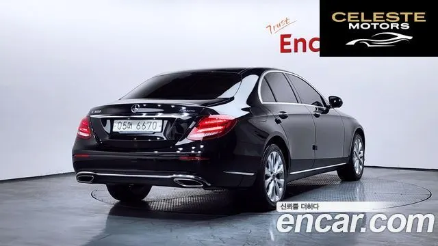 MERCEDES BENZ E-Classe W213 E300 4MATIC Exclusive 2018 — photo 2 sur 20