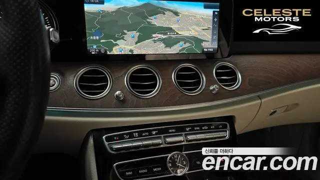MERCEDES BENZ E-Classe W213 E220d Exclusive 2017 — photo 14 sur 26