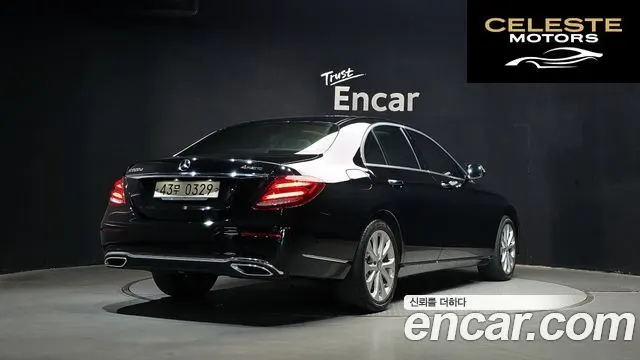 MERCEDES BENZ E-Classe W213 E220d Exclusive 2017 — photo 2 sur 26