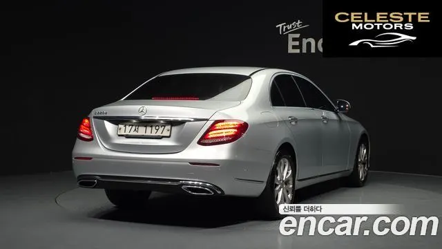 MERCEDES BENZ E-Classe W213 E220d Exclusive 2017 — photo 2 sur 20