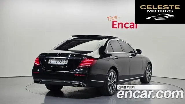 MERCEDES BENZ E-Classe W213 E300e Exclusive 2019 — photo 2 sur 20