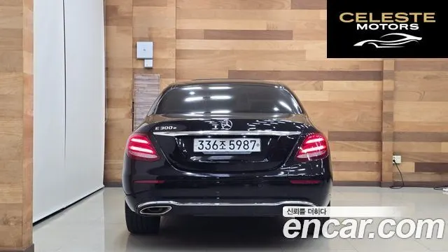 MERCEDES BENZ E-Classe W213 E300e Exclusive 2019 — photo 4 sur 26