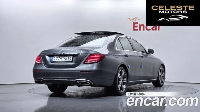 MERCEDES BENZ E-Classe W213 E300 Avantgarde 2017 — photo 2 sur 20