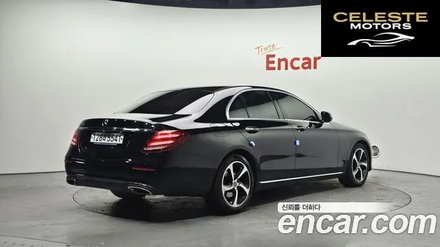 MERCEDES BENZ E-Classe W213 E250 Avantgarde 2020 — photo 2 sur 20