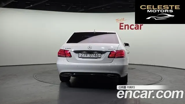 MERCEDES BENZ E-Classe W212 E220 Avantgarde 2016 — photo 4 sur 20
