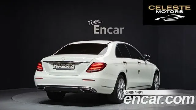 MERCEDES BENZ E-Classe W213 E220d Exclusive 2019 — photo 2 sur 26