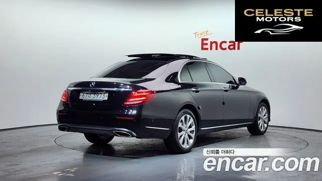 MERCEDES BENZ E-Classe W213 E300 4MATIC Exclusive 2019 — photo 2 sur 20