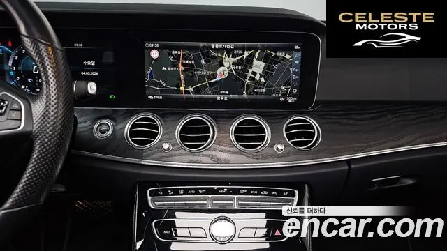 MERCEDES BENZ E-Classe W213 E300 4MATIC Avantgarde 2018 — photo 14 sur 26