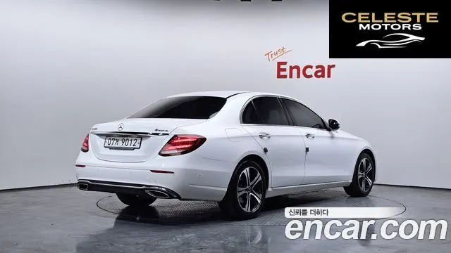 MERCEDES BENZ E-Classe W213 E300 4MATIC Avantgarde 2018 — photo 2 sur 26