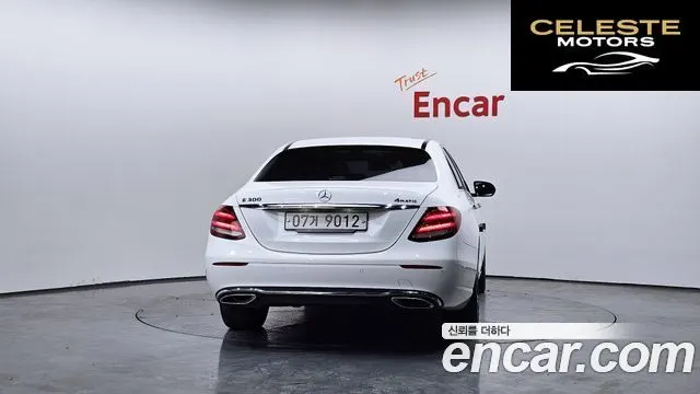 MERCEDES BENZ E-Classe W213 E300 4MATIC Avantgarde 2018 — photo 4 sur 26