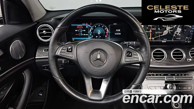 MERCEDES BENZ E-Classe W213 E300 4MATIC Avantgarde 2018 — photo 13 sur 26
