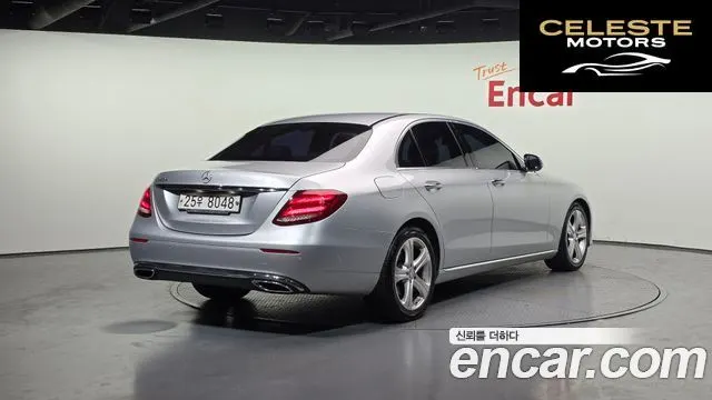 MERCEDES BENZ E-Classe W213 E220d Avantgarde 2017 — photo 2 sur 26