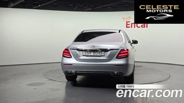 MERCEDES BENZ E-Classe W213 E220d Avantgarde 2017 — photo 4 sur 26