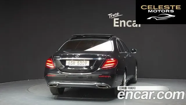MERCEDES BENZ E-Classe W213 E300 Exclusive 2017 — photo 4 sur 20
