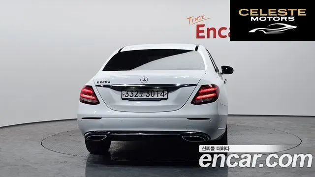 MERCEDES BENZ E-Classe W213 E220d Exclusive 2019 — photo 4 sur 20