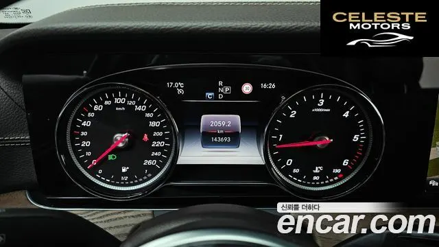 MERCEDES BENZ E-Classe W213 E220d Exclusive 2019 — photo 8 sur 20