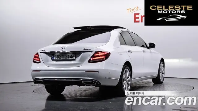 MERCEDES BENZ E-Classe W213 E300 4MATIC Exclusive 2017 — photo 2 sur 20