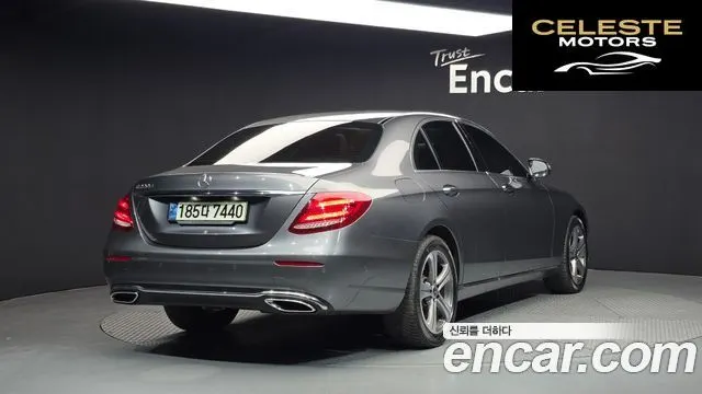 MERCEDES BENZ E-Classe W213 E220d Avantgarde 2019 — photo 2 sur 20