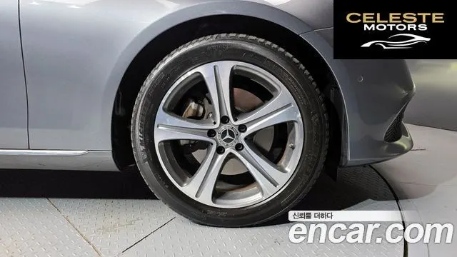 MERCEDES BENZ E-Classe W213 E220d Avantgarde 2019 — photo 5 sur 20