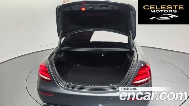 MERCEDES BENZ E-Classe W213 E200 Avantgarde 2018 — photo 19 sur 20