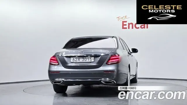 MERCEDES BENZ E-Classe W213 E200 Avantgarde 2018 — photo 3 sur 20