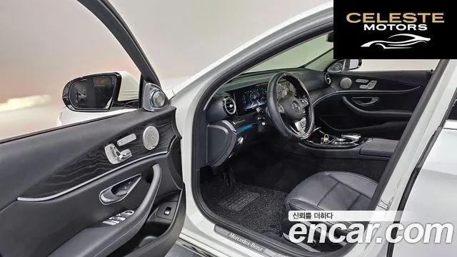 MERCEDES BENZ E-Classe W213 E300 Avantgarde 2017 — photo 11 sur 20