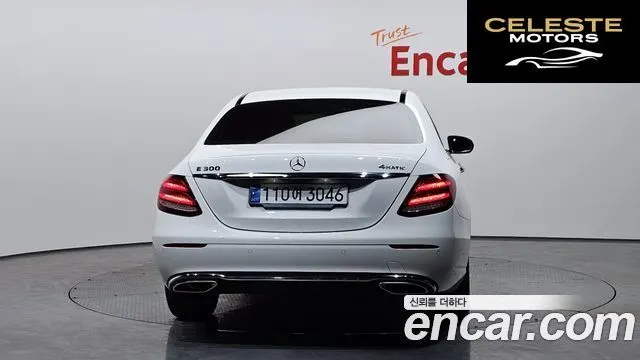 MERCEDES BENZ E-Classe W213 E300 Avantgarde 2017 — photo 4 sur 20
