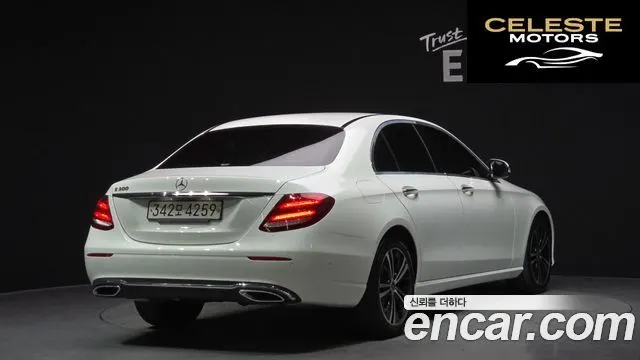 MERCEDES BENZ E-Classe W213 E300 Avantgarde 2020 — photo 2 sur 26