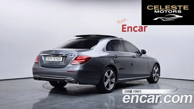 MERCEDES BENZ E-Classe W213 E300 4MATIC Avantgarde 2017 — photo 2 sur 20