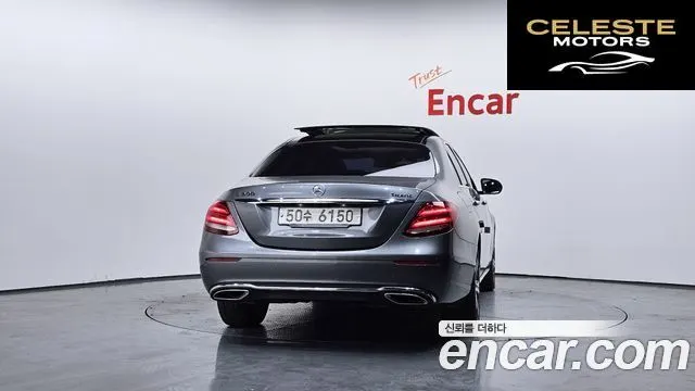 MERCEDES BENZ E-Classe W213 E300 4MATIC Avantgarde 2017 — photo 4 sur 20