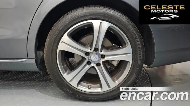 MERCEDES BENZ E-Classe W213 E300 4MATIC Avantgarde 2017 — photo 5 sur 20