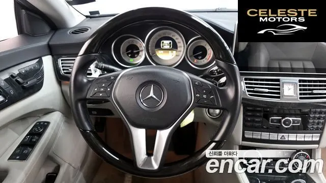 MERCEDES BENZ CLS-Classe W218 CLS350 2012 — photo 13 sur 20
