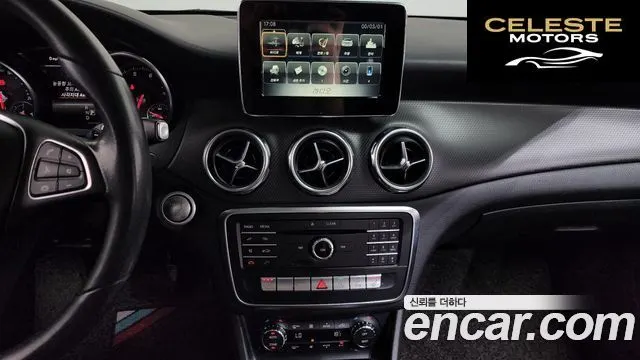 MERCEDES BENZ GLA-Classe X156 GLA220 2018 — photo 14 sur 20