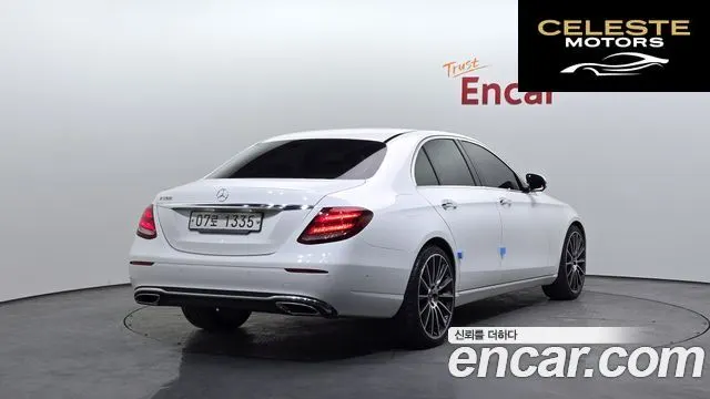 MERCEDES BENZ E-Classe W213 E300 Avantgarde 2018 — photo 2 sur 20