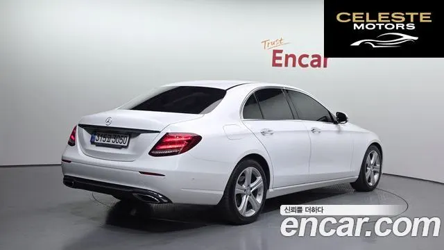 MERCEDES BENZ E-Classe W213 E220d Avantgarde 2017 — photo 2 sur 20
