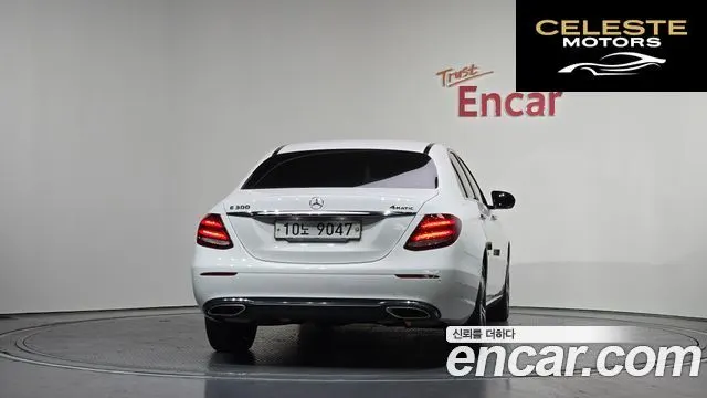 MERCEDES BENZ E-Classe W213 E300 4MATIC Avantgarde 2018 — photo 4 sur 20