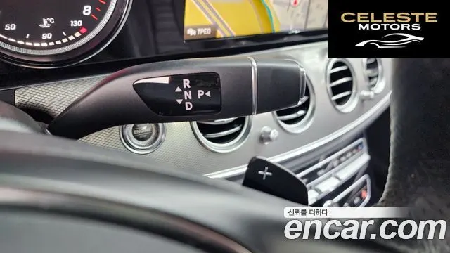 MERCEDES BENZ E-Classe W213 E200 Avantgarde 2018 — photo 9 sur 26
