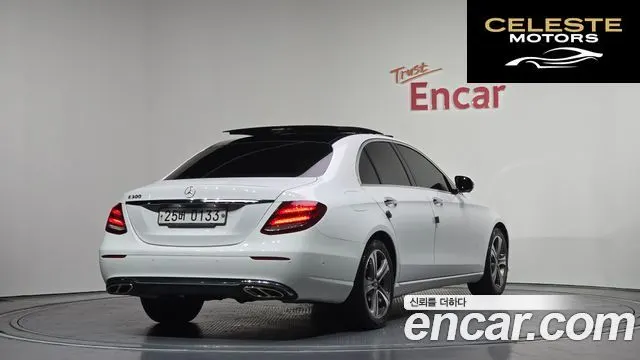 MERCEDES BENZ E-Classe W213 E300 Avantgarde 2017 — photo 2 sur 20